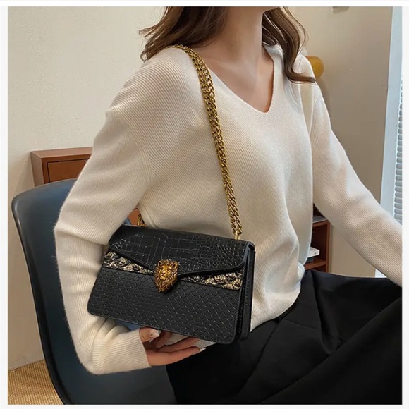 Unbranded Elegant Black Snake-Print Bag w/  Golden Lion Head & Golden Chain-NIP - Picture 3 of 16